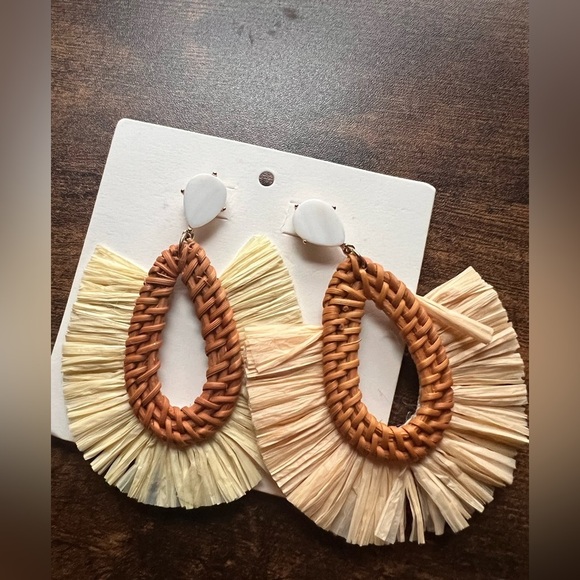 Banana Republic NWT rattan braid raffia earrings cream brown lightweight - Picture 1 of 4